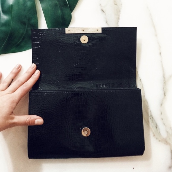 BRAND NEW Banana Republic Snakeskin Clutch - Picture 3 of 5